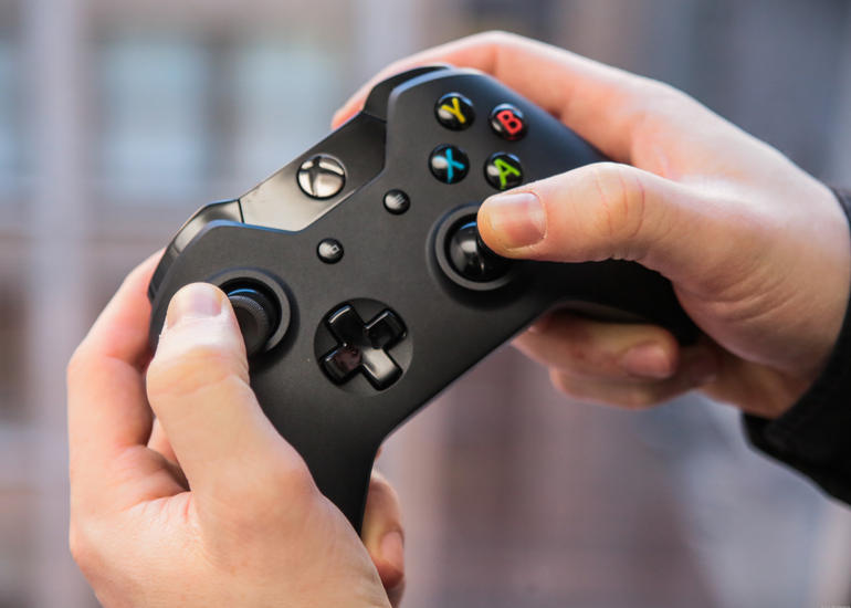 why-is-the-xbox-wireless-controller-blinking-here-are-4-solutions